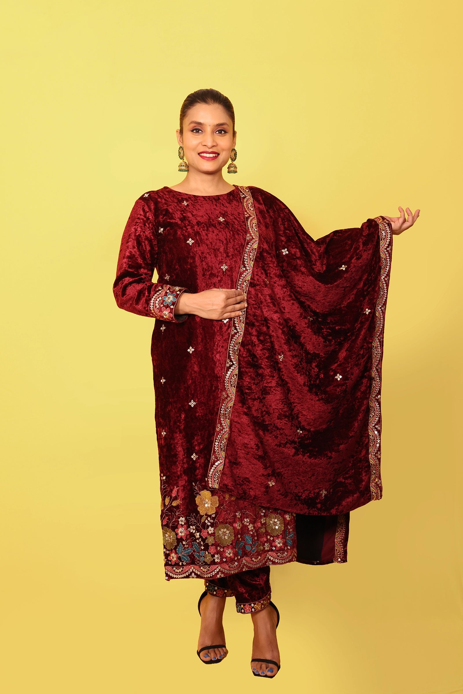 Dil Pasand – 3 Piece Salwar Suit (Maroon)