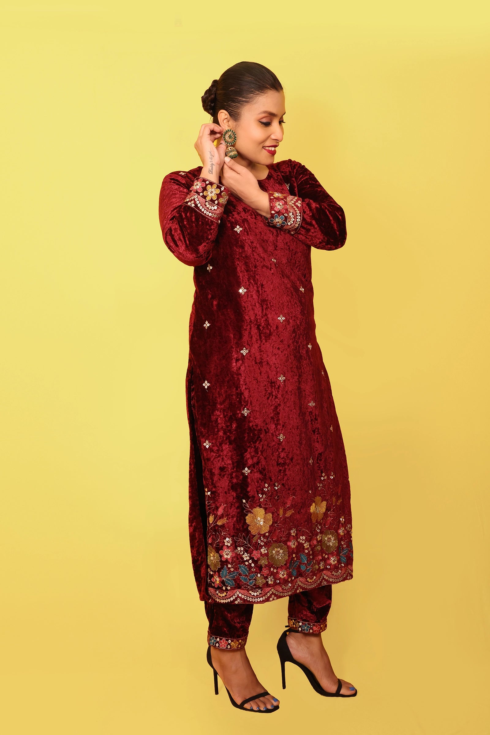 Dil Pasand – 3 Piece Salwar Suit (Maroon)